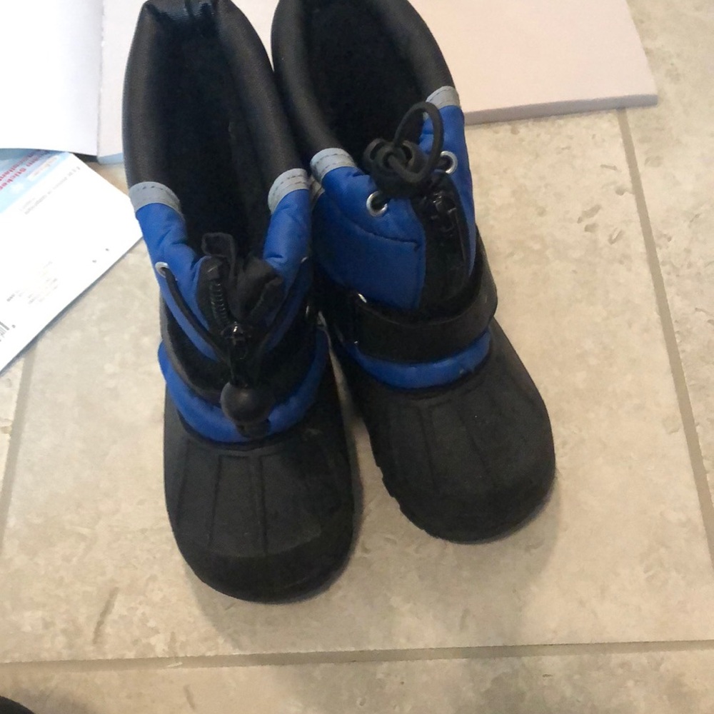 Toddler boy size 7 Koala Kids snow boots